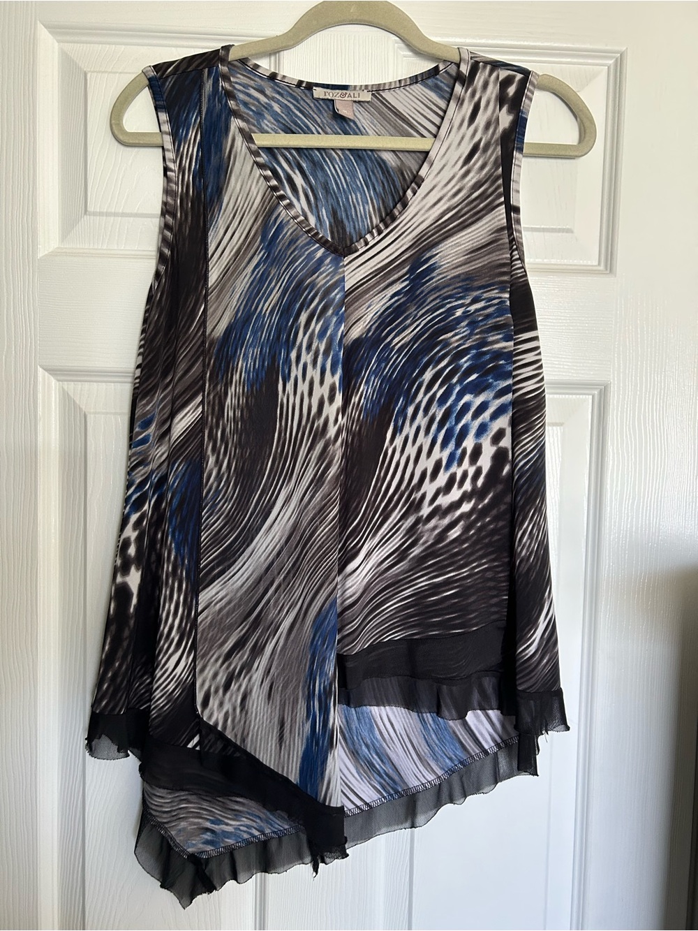 Roz & Ali Blue, Black and Gray Abstract Print Sleeveless Top